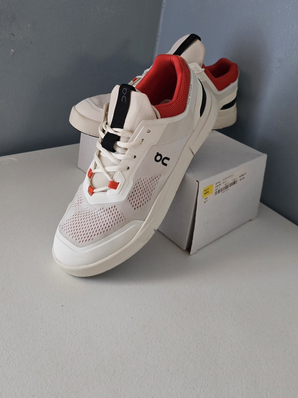 On Cloud The Roger Men’s White Athletic Sneakers with Red Lining Size 10